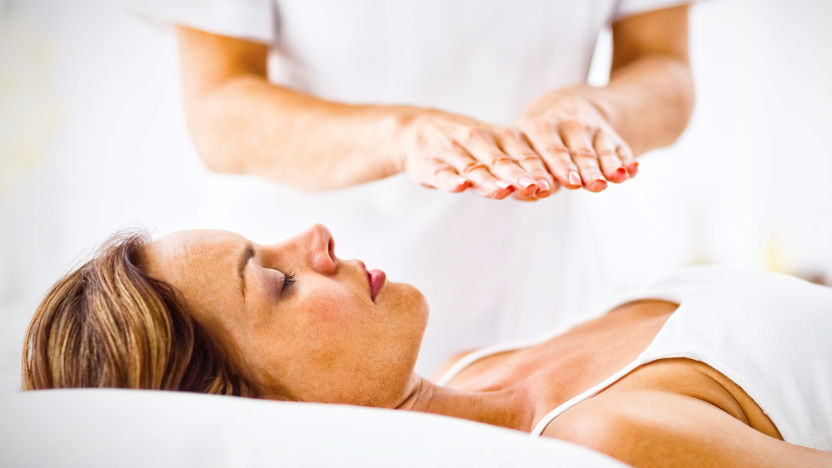 reiki terapia clinica medica do porto | Clínica Médica do Porto Jovem recebendo tratamento de reiki - Clinica Medica do Porto