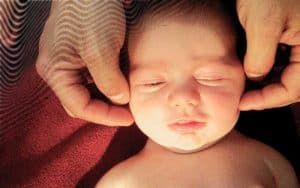 torcicolo-bebe-tratar-osteopatia-clinica-medica-porto