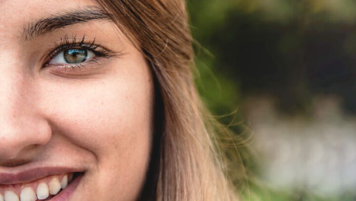 Imagem de rosto feminino, olhar cativante - Alusivo à consulta de Ioga Facial e Aconselhamento Dermocosmético