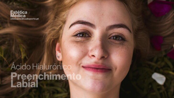 Rosto de mulher jovem, olhos expressivos e cabelos soltos, Mulher jovem, rosto belo, beleza